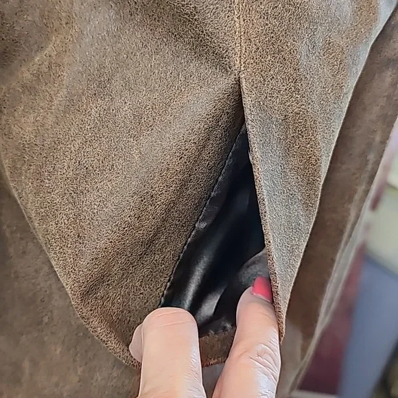 VINTAGE ARMANI COLLEZIONE BROWN DISTRESSED LEATHER ZIP-UP JACKET - Picture 10 of 16